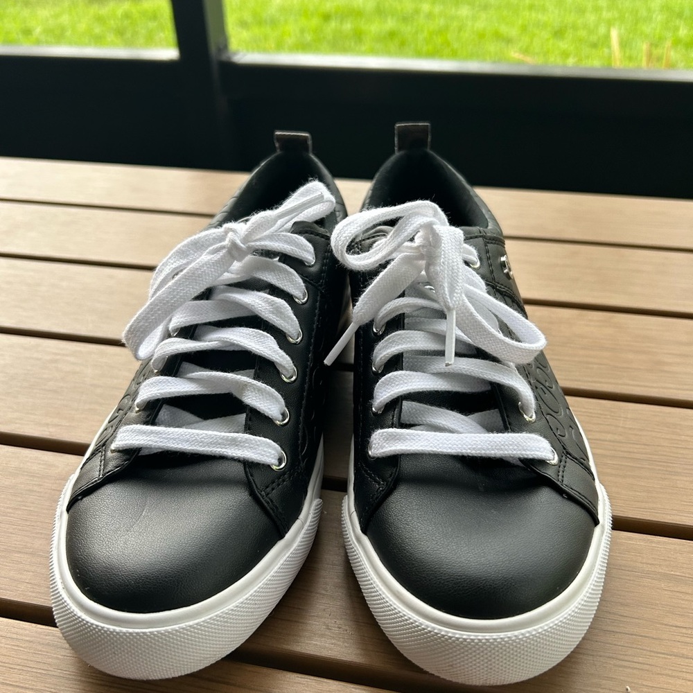 Guess Black and White Athletic Shoes Sleek Design